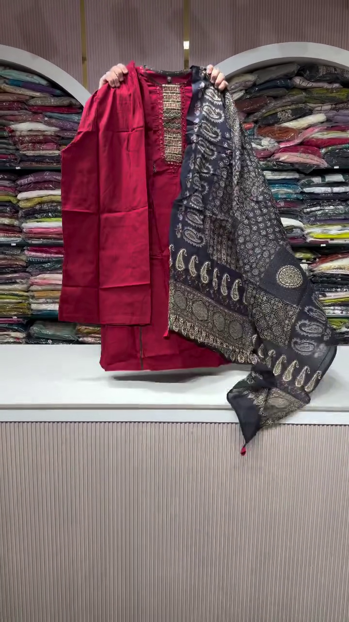 Women Ethnic Motifs Embroidered Thread Work Kurta with Trousers & With Dupatta - Image 4